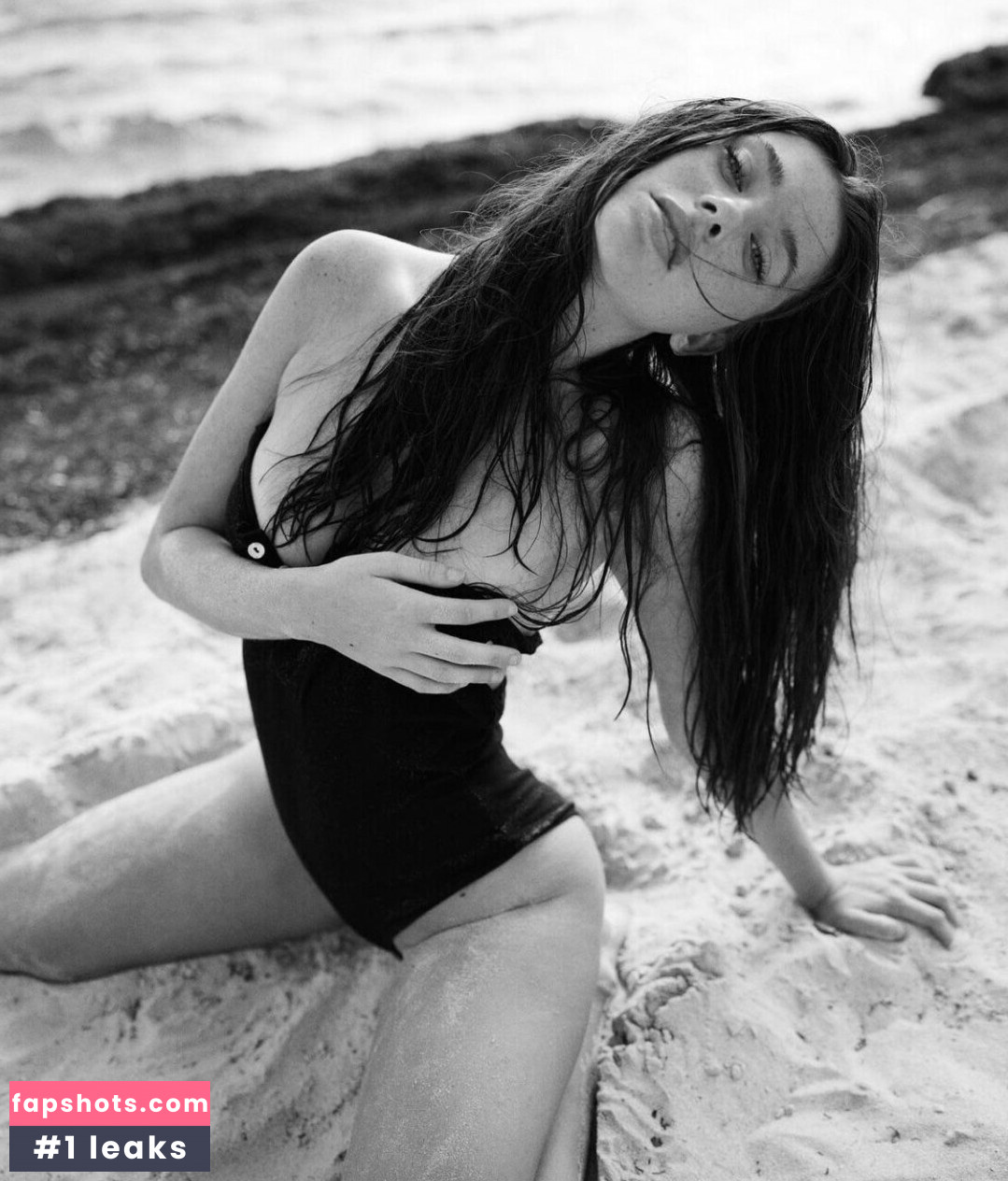 Sarah Waddles gallery photo #88