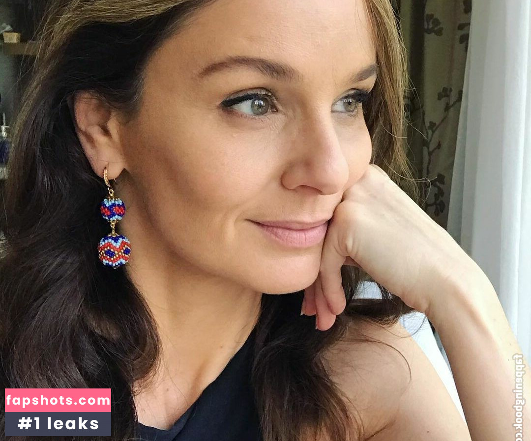 Sarah Wayne gallery photo #18