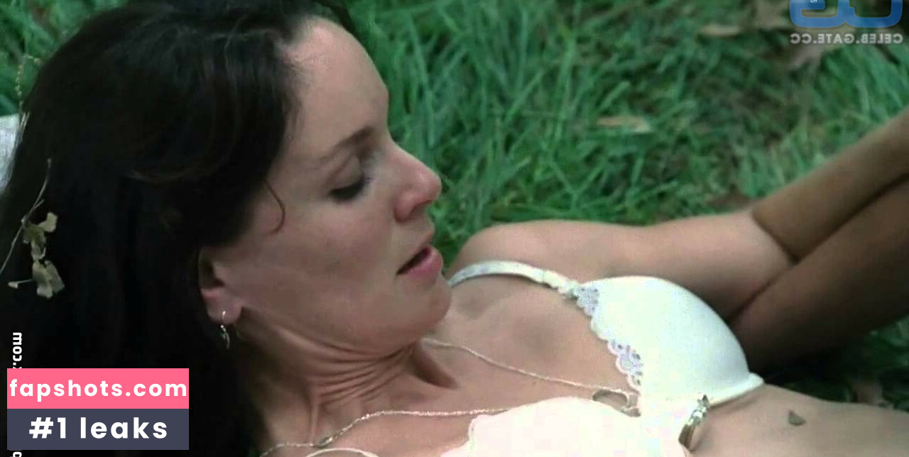 Sarah Wayne gallery photo #21