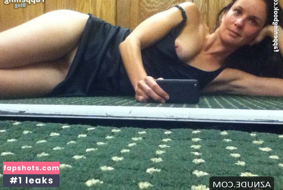 Sarah Wayne gallery photo #26