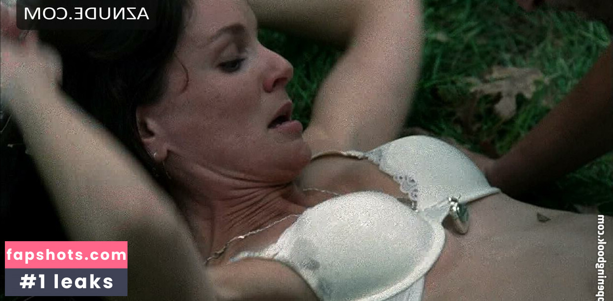 Sarah Wayne gallery photo #5