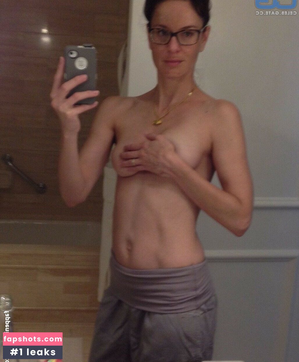 Sarah Wayne gallery photo #8