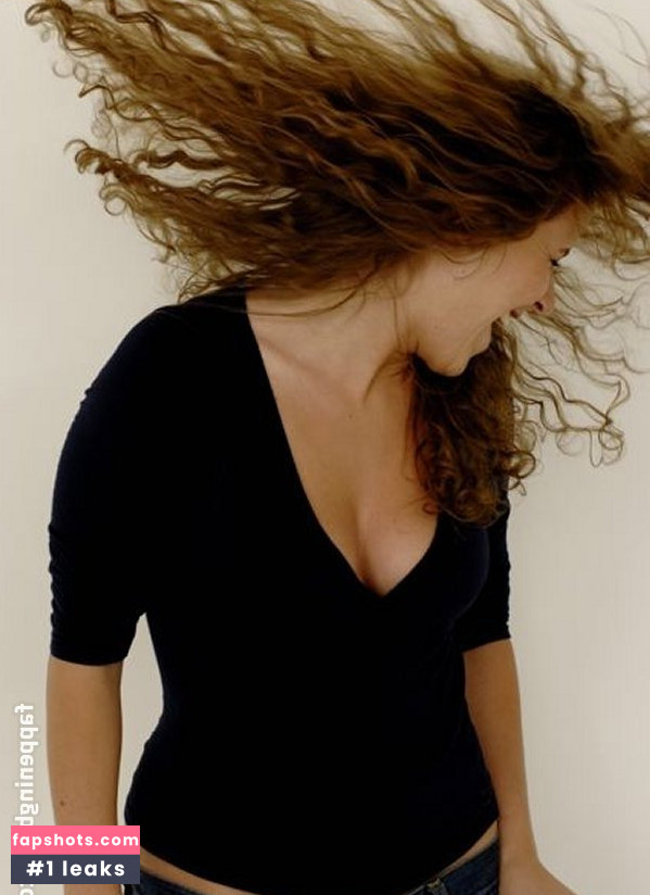 Sarah Wild gallery photo #5