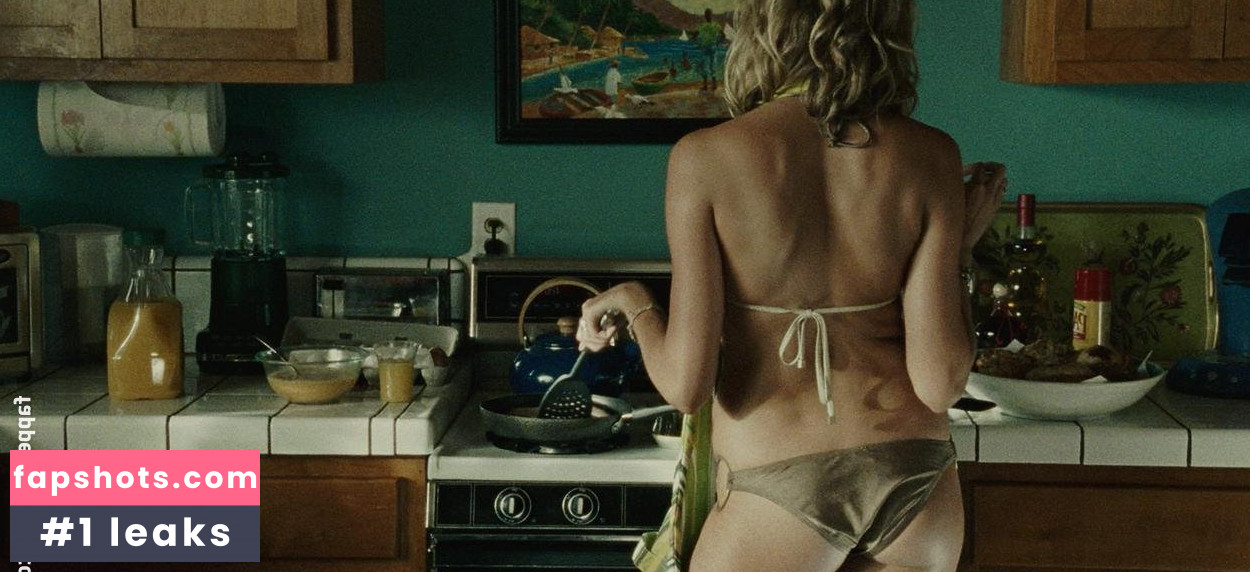 Sarah Wright gallery photo #20