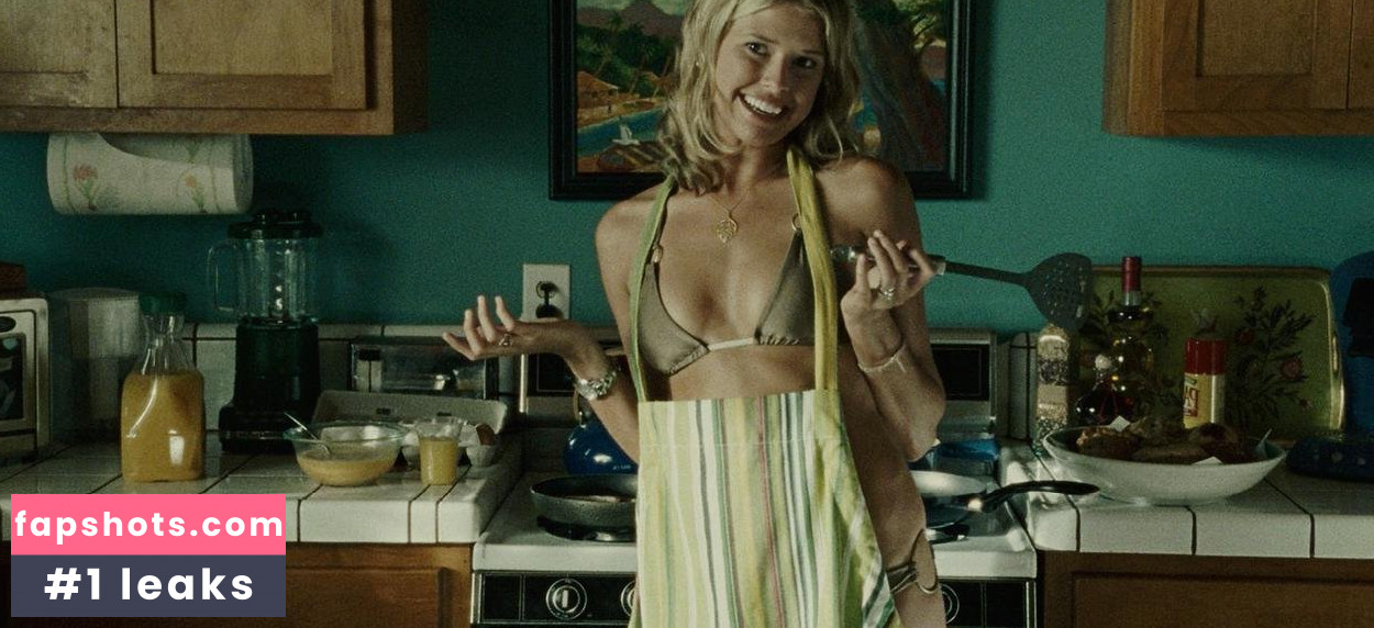 Sarah Wright gallery photo #22