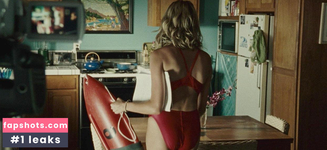 Sarah Wright gallery photo #23