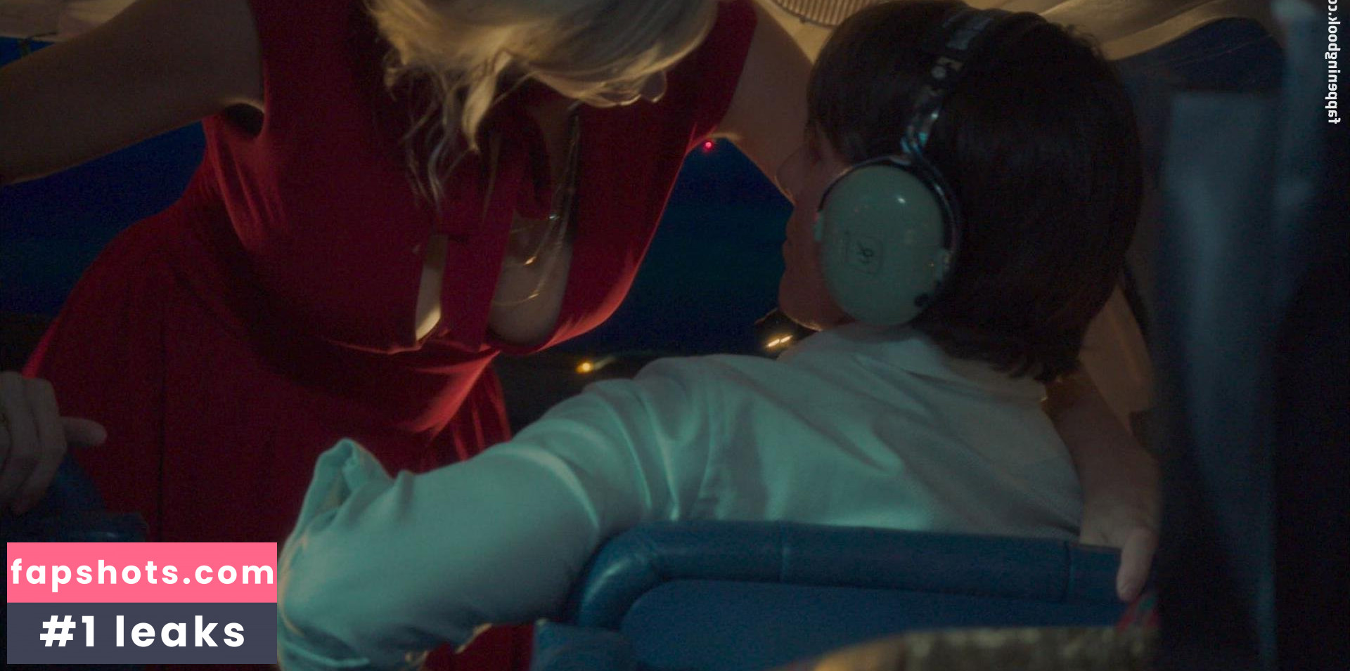 Sarah Wright gallery photo #28