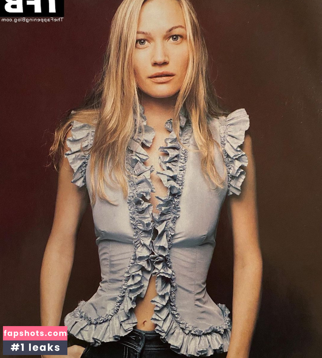 Sarah Wynter gallery photo #2