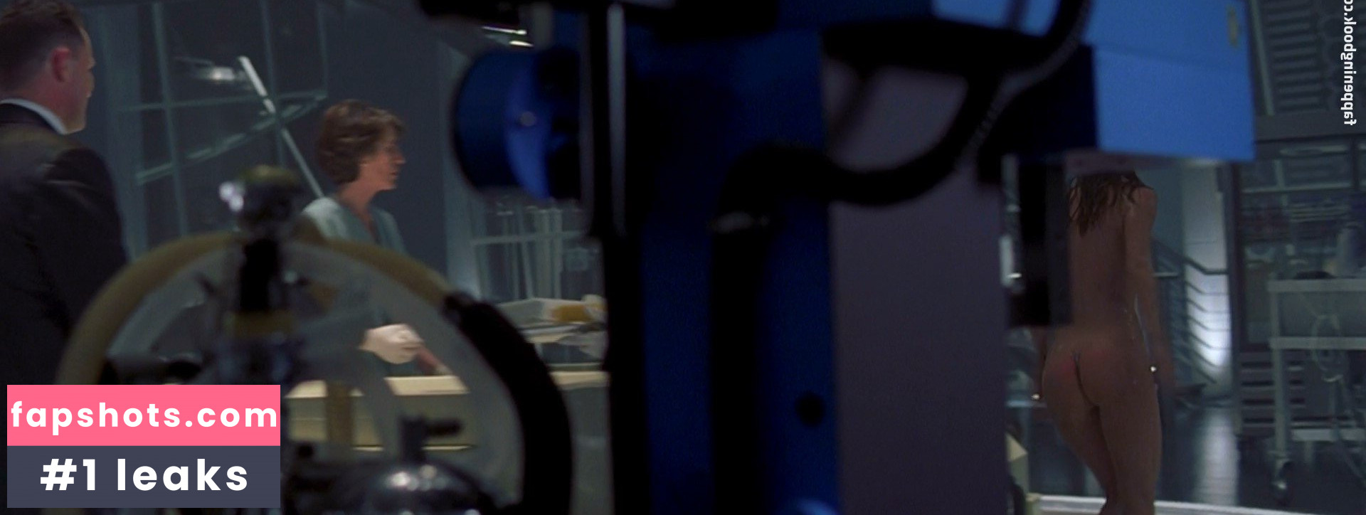 Sarah Wynter gallery photo #15