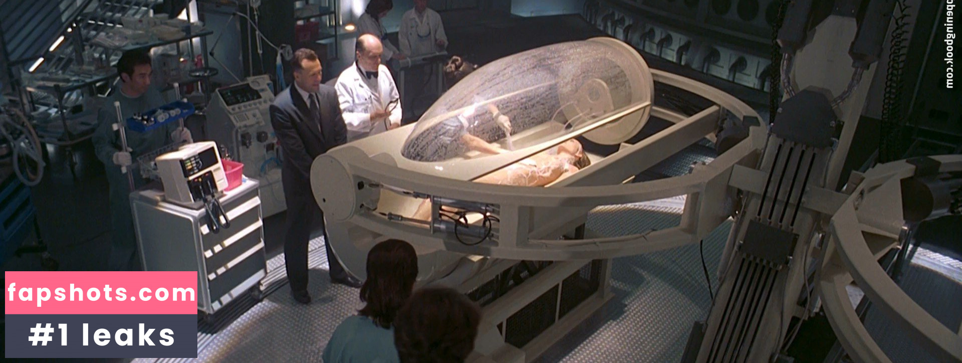 Sarah Wynter gallery photo #16