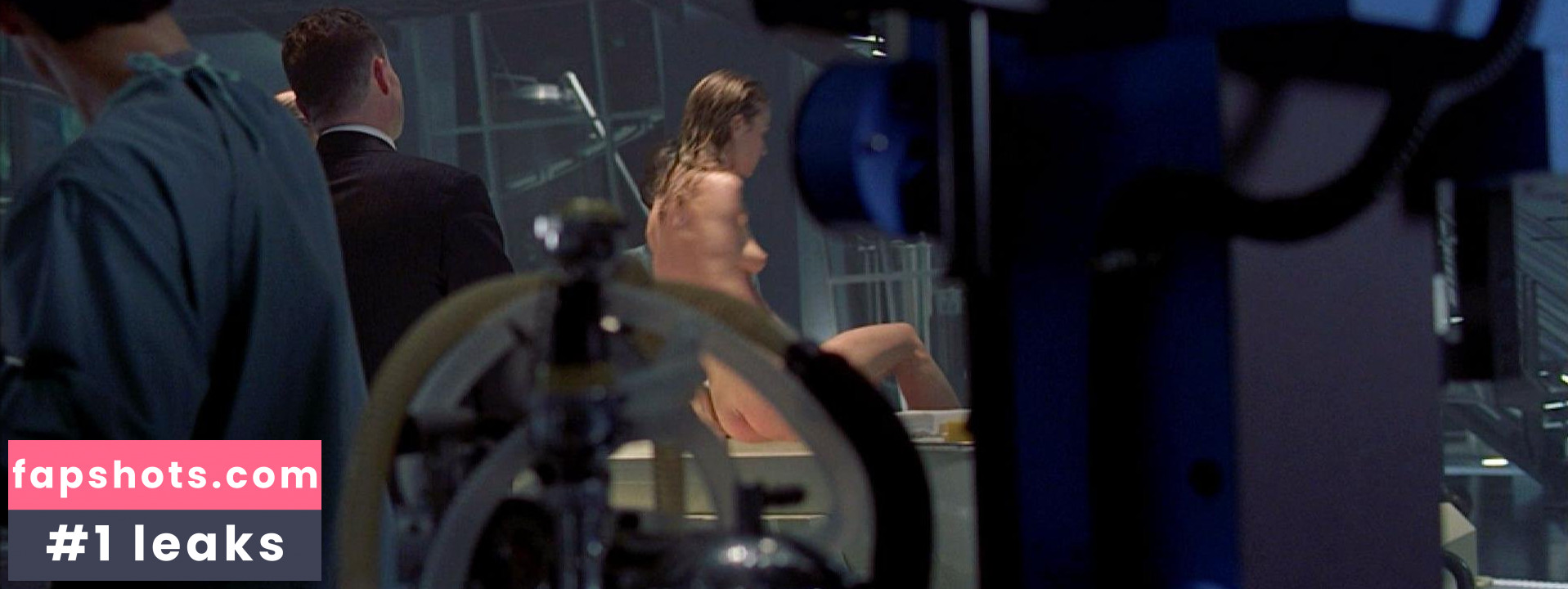 Sarah Wynter gallery photo #18