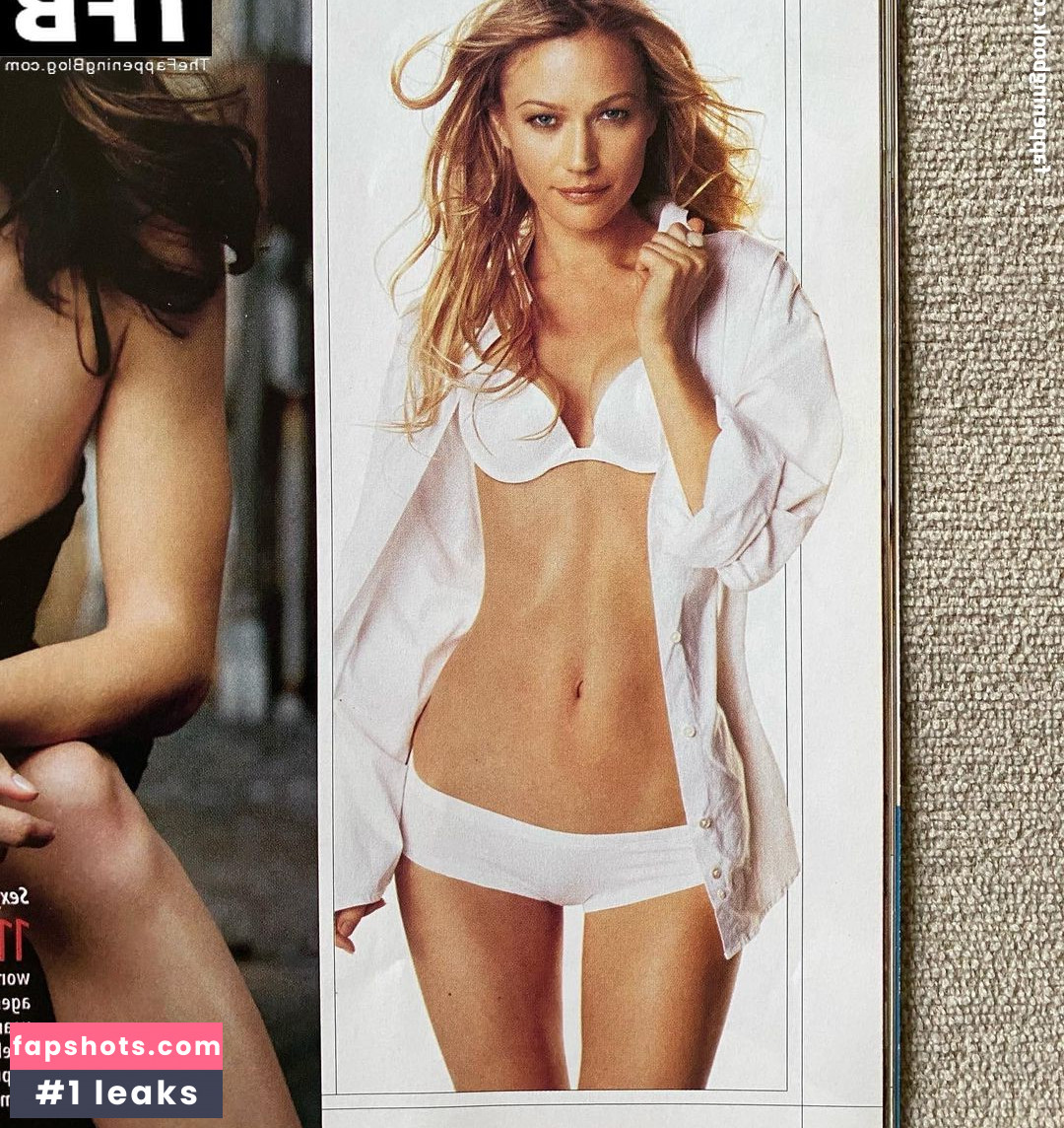 Sarah Wynter gallery photo #3