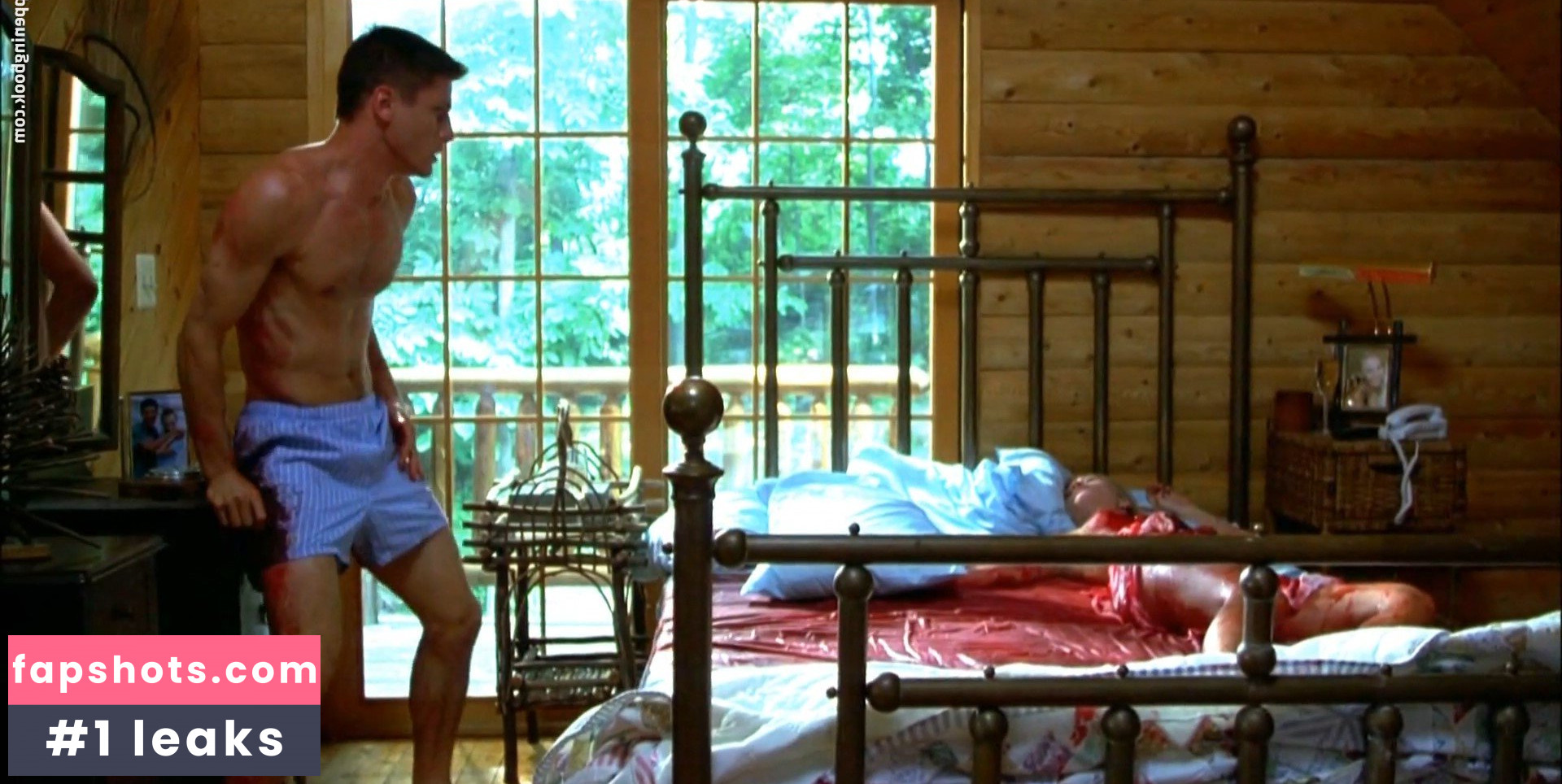 Sarah Wynter gallery photo #9