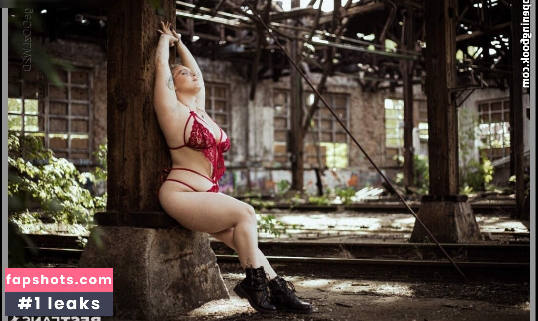 Sarahfahr9 nude babe gallery