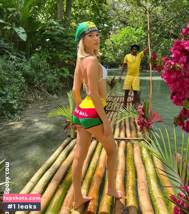 Sarahfuckingsnyder gallery photo #2