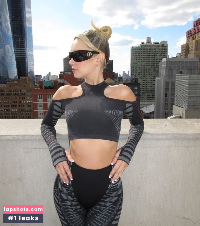 Sarahfuckingsnyder gallery photo #4