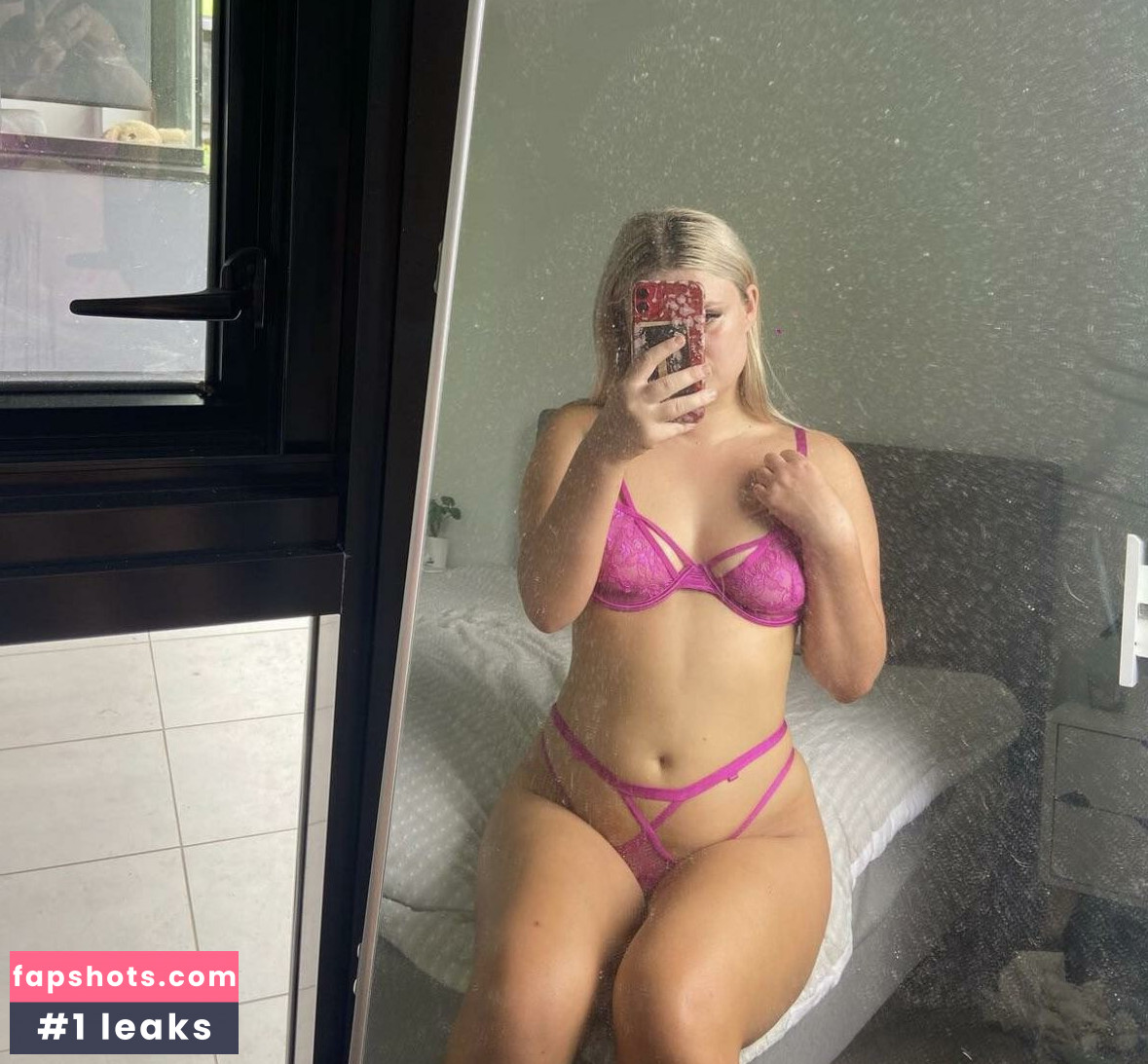 sarahgrace_266 nude babe gallery