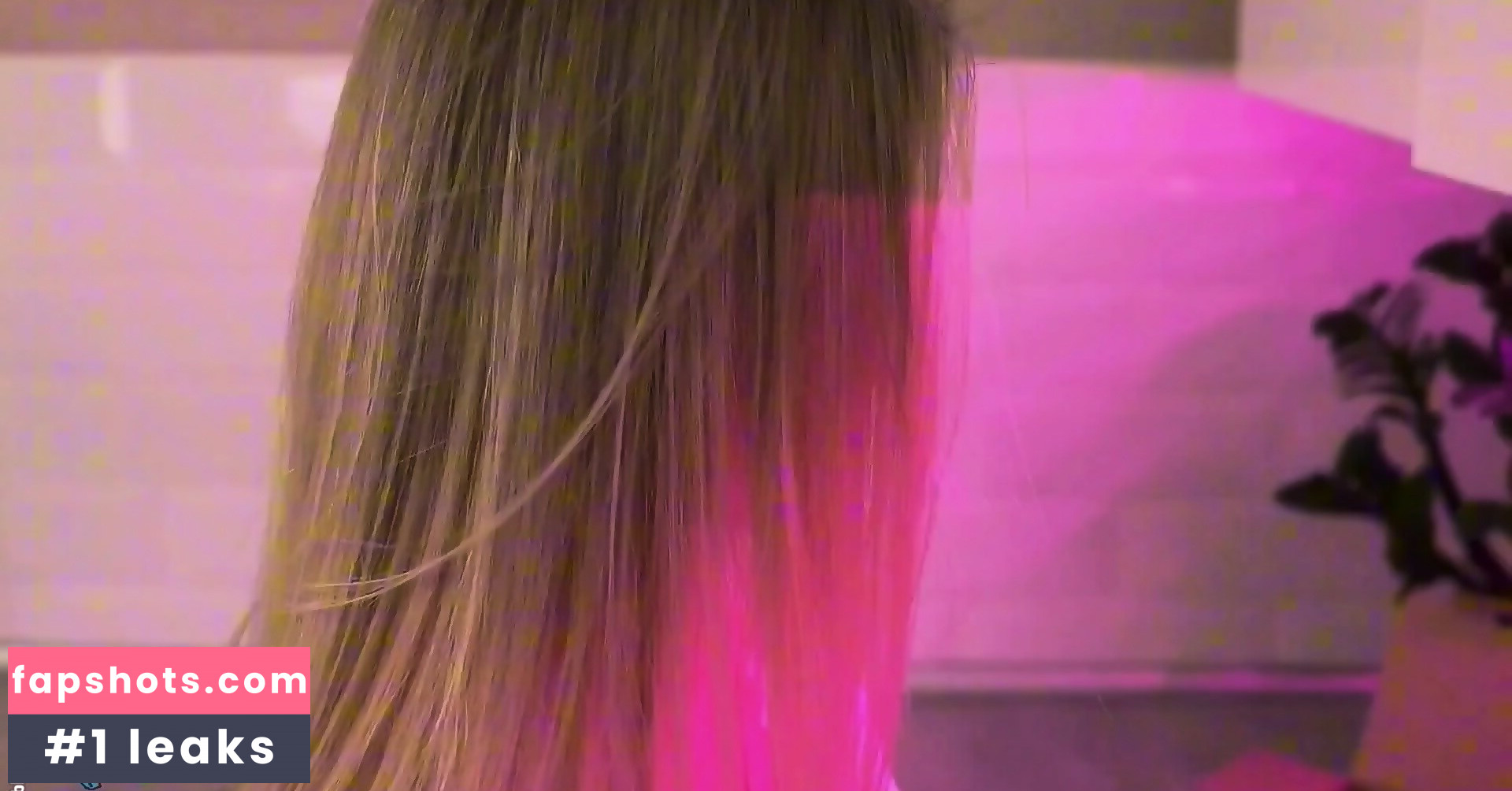 sarahisizzu gallery photo #15