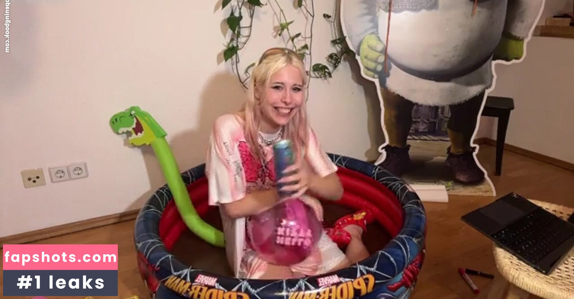 Sarahtoninx9_ gallery photo #35