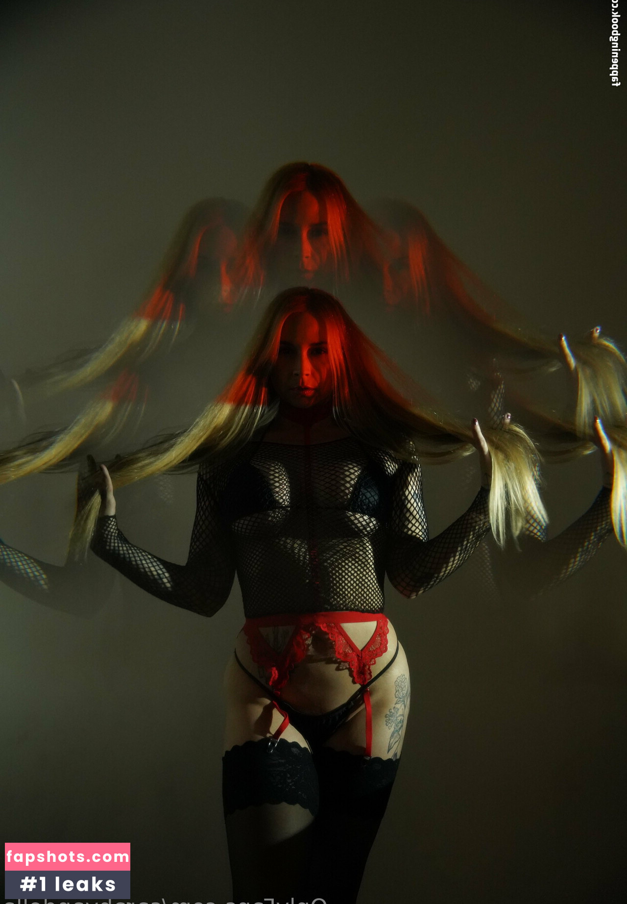 sarahvandella gallery photo #12