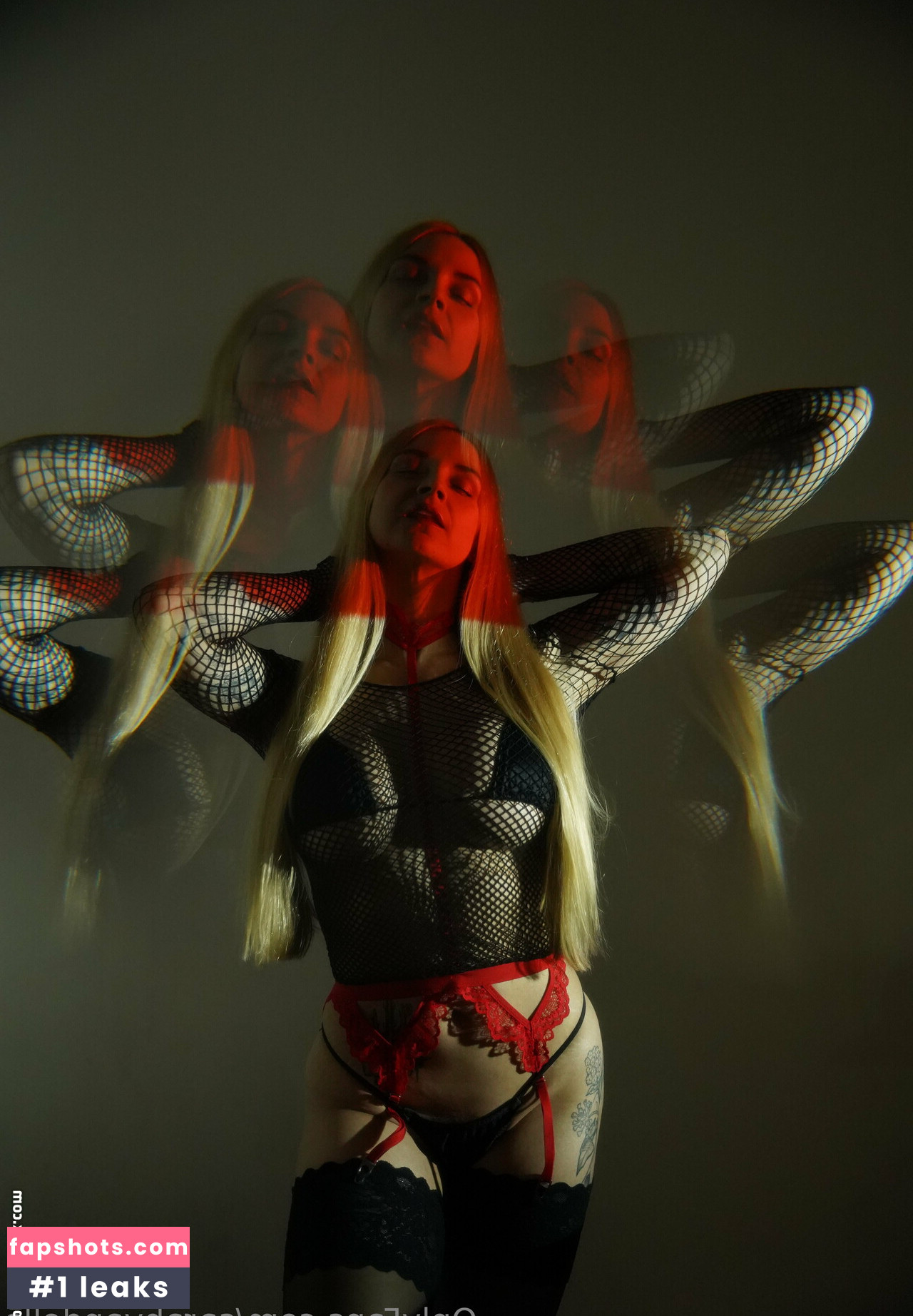 sarahvandella gallery photo #3