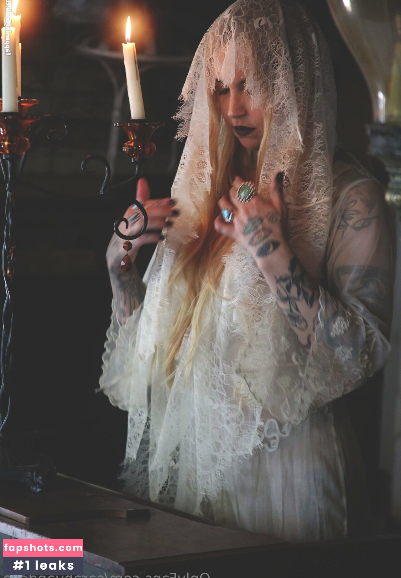 sarahvandella gallery photo #4