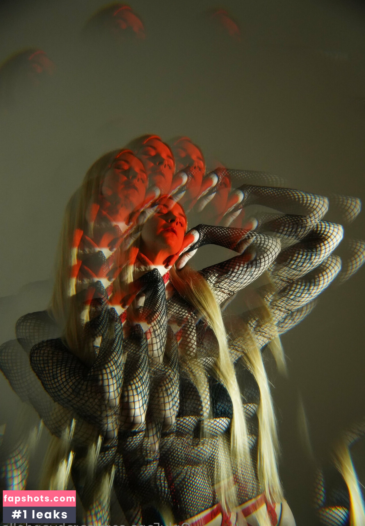 sarahvandella gallery photo #6