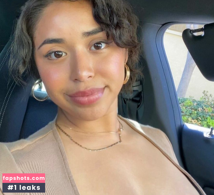 Sarai Fonseca gallery photo #18