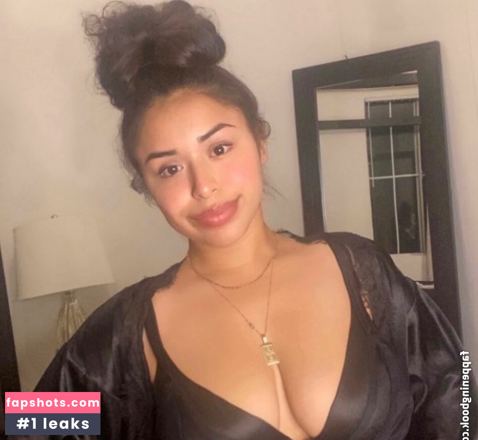 Sarai Fonseca gallery photo #3