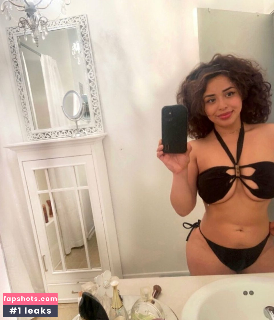 Sarai Fonseca gallery photo #28