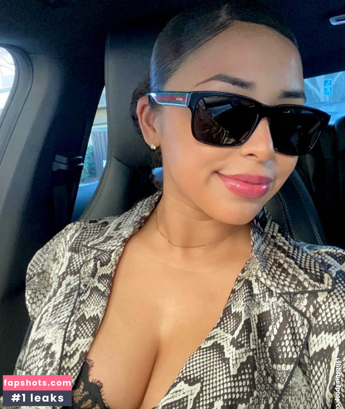 Sarai Fonseca gallery photo #4