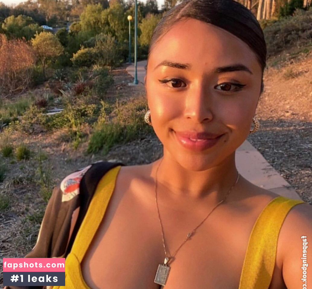 Sarai Fonseca gallery photo #8