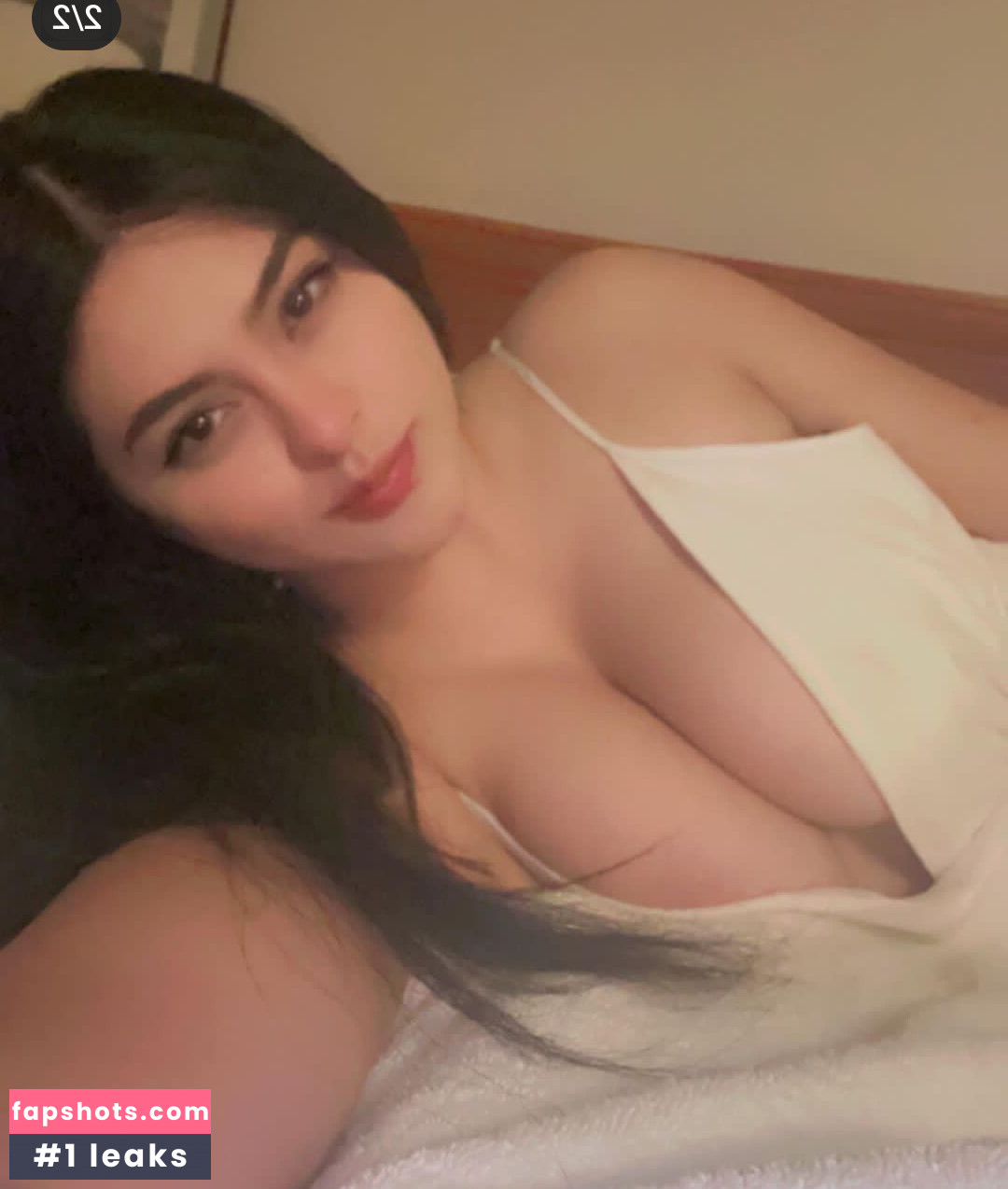 Sarai Gamboa gallery photo #5