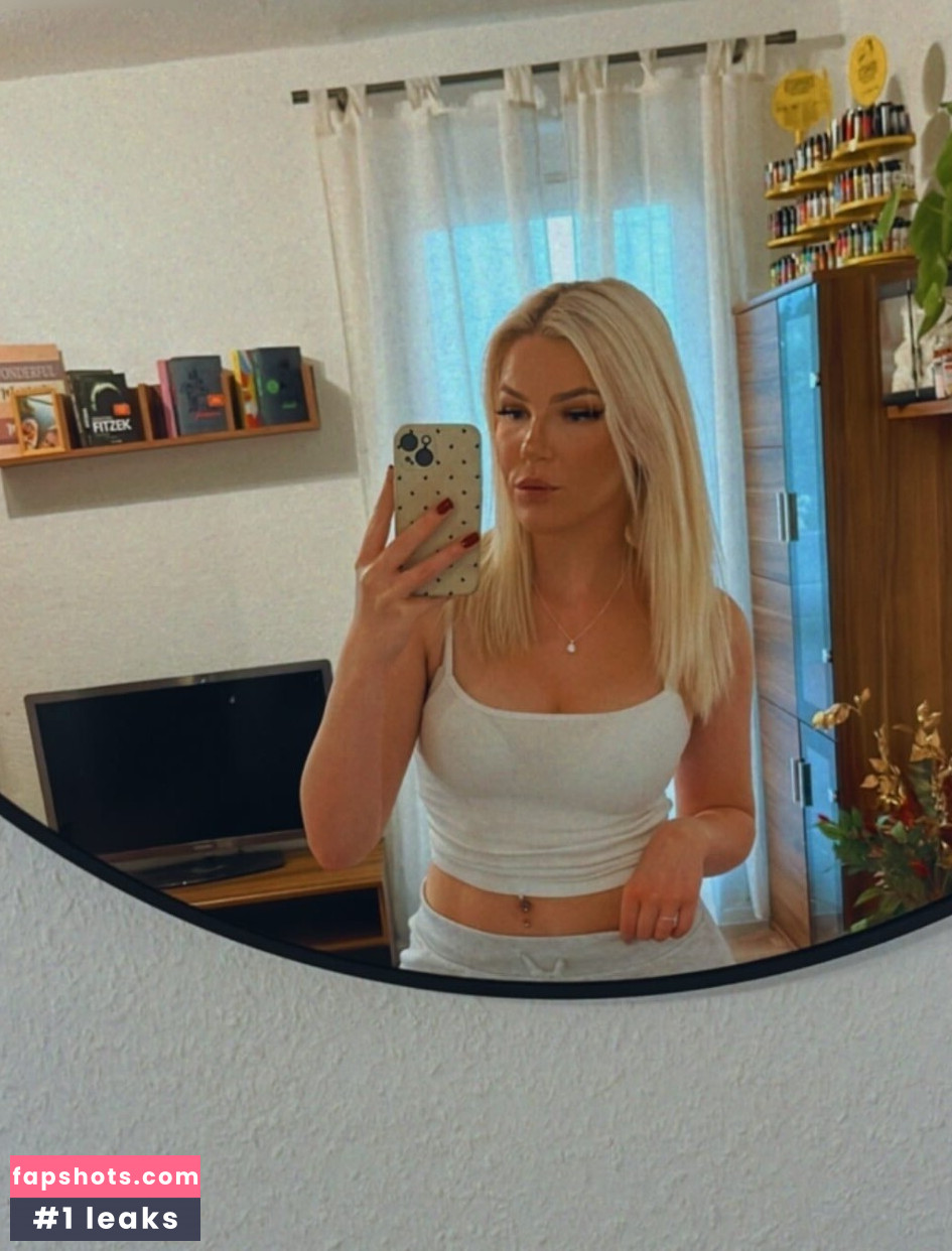 sarifari32 nude babe gallery