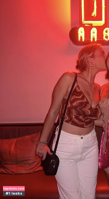 Sarina Hunt gallery photo #7