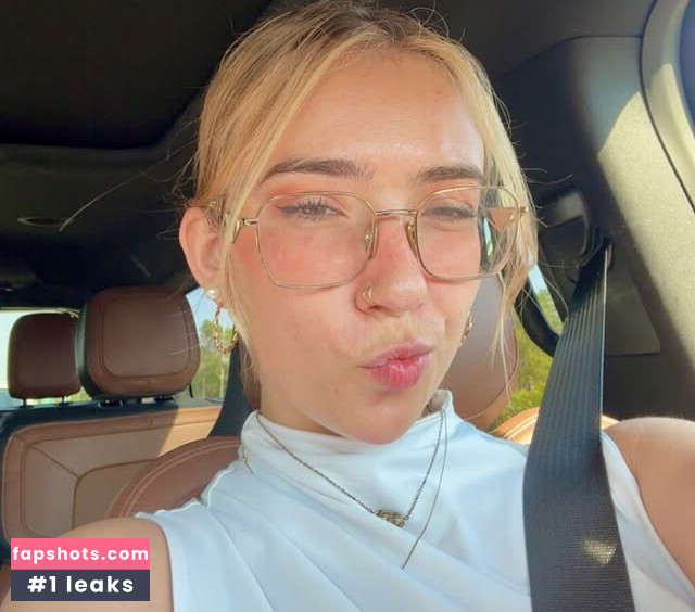 Sarina Hunt gallery photo #10