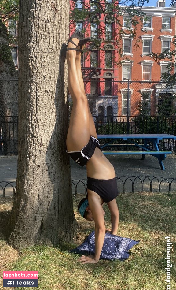 Sarina gallery photo #2