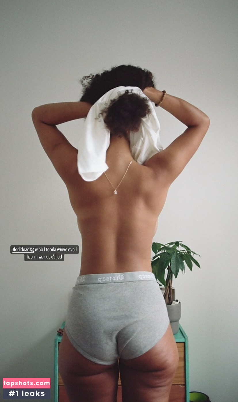 Sarina gallery photo #12