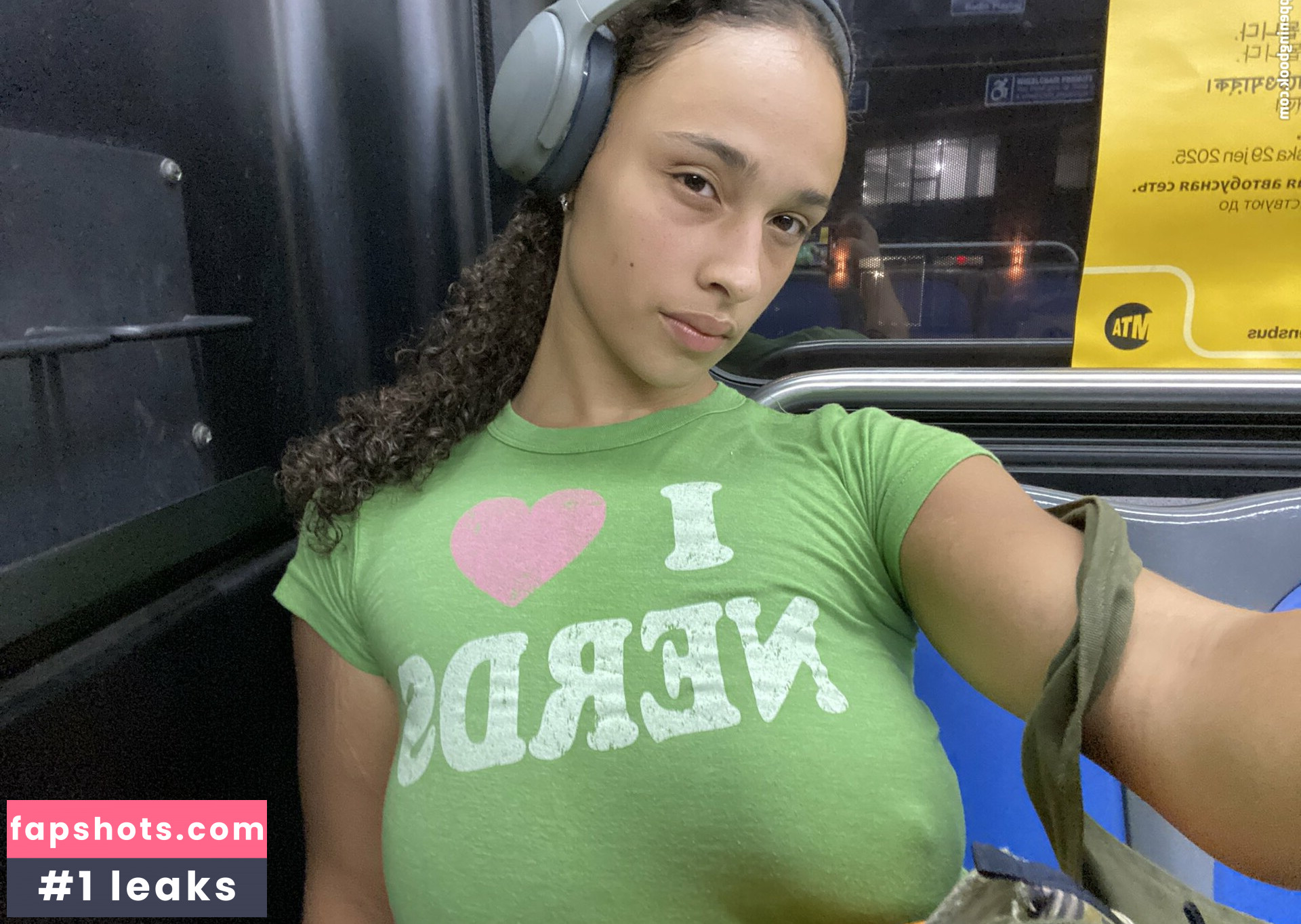 Sarina gallery photo #6