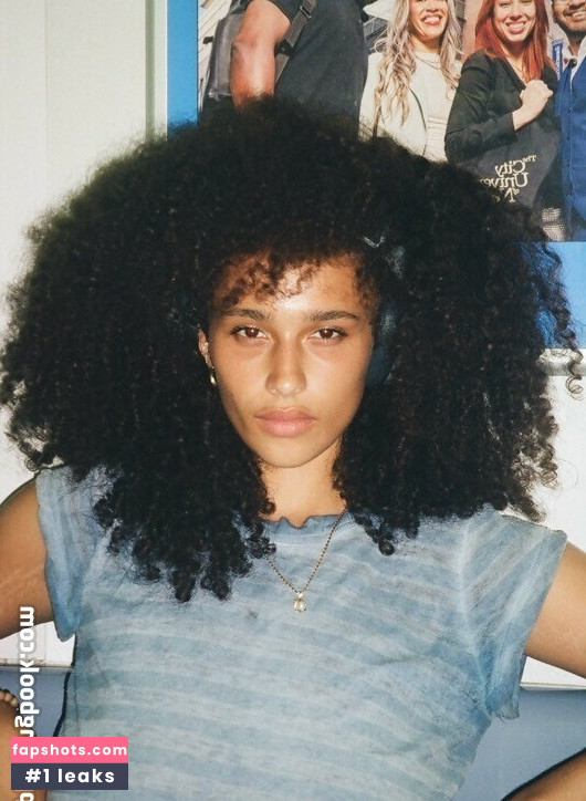 Sarina gallery photo #9