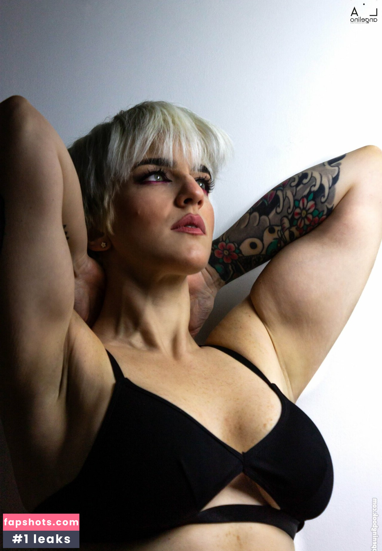 Sary Nekuro nude babe gallery