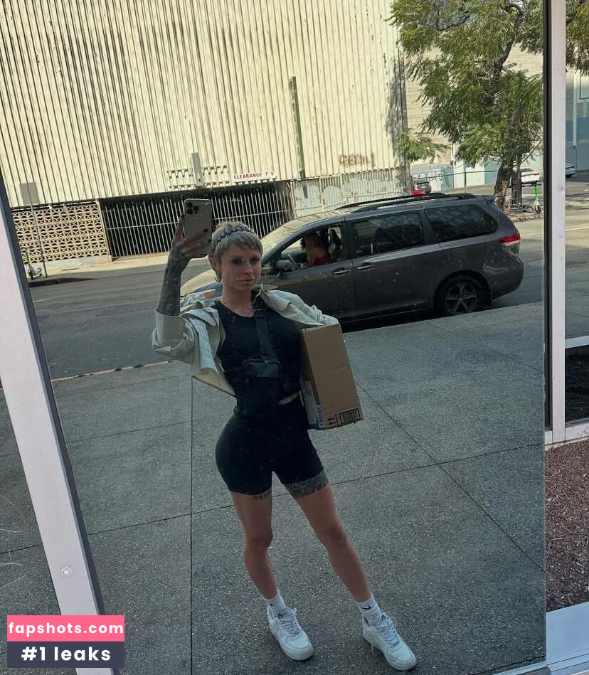 Sasha Beart gallery photo #9