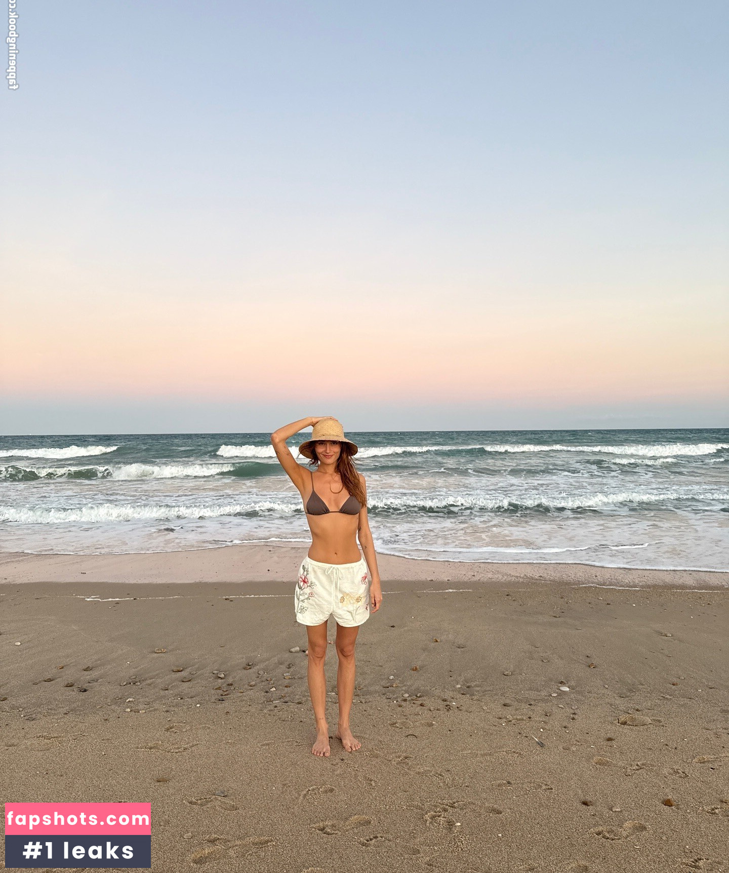 Sasha Meneghel gallery photo #13