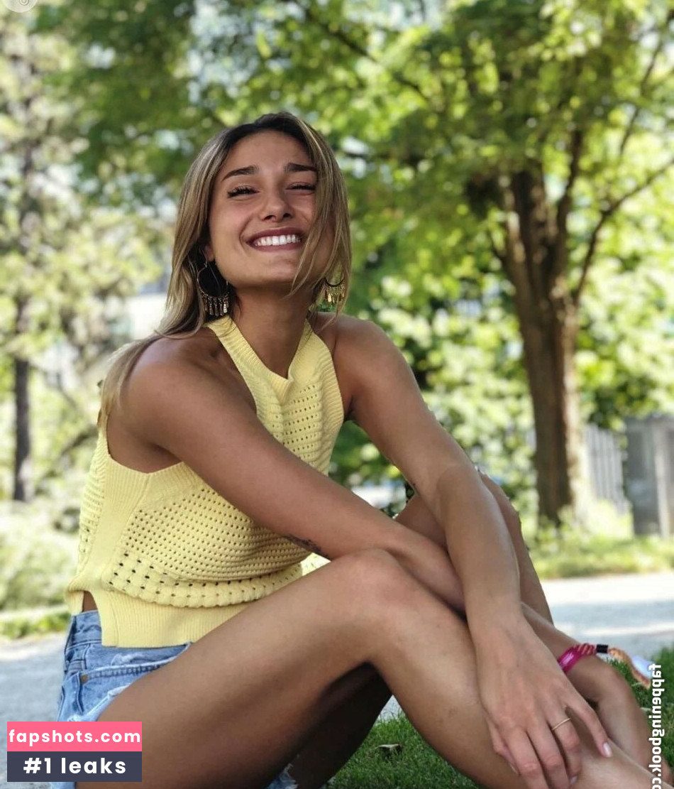 Sasha Meneghel gallery photo #22