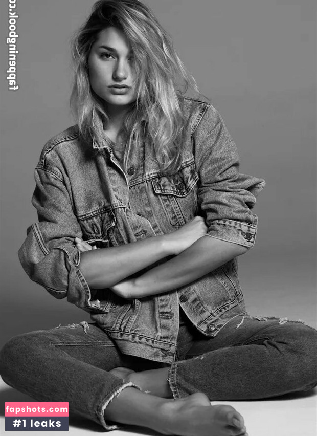 Sasha Meneghel gallery photo #39