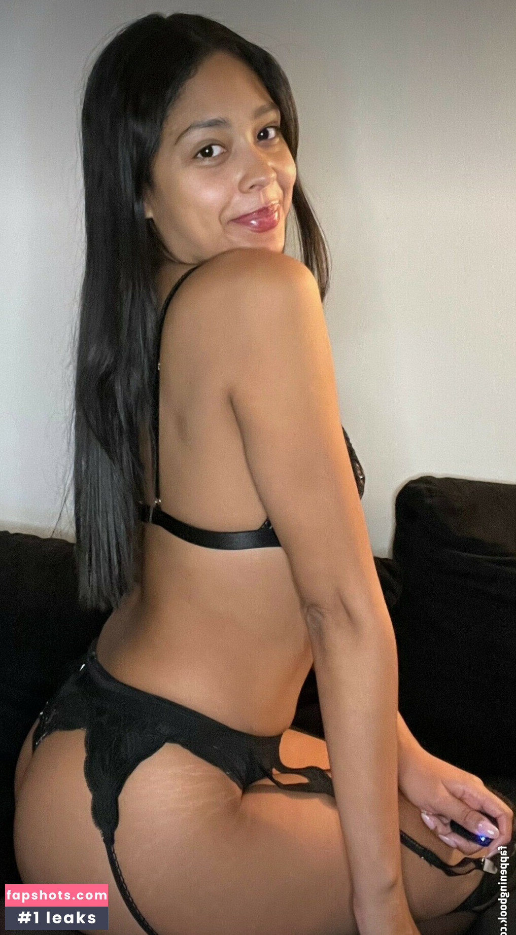 Sasha The Sommelier nude babe gallery