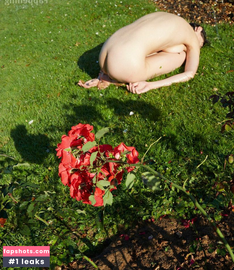 Saskia de Brauw nude babe gallery