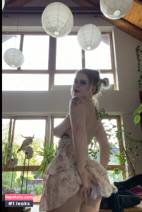 Saucychilisauce gallery photo #18