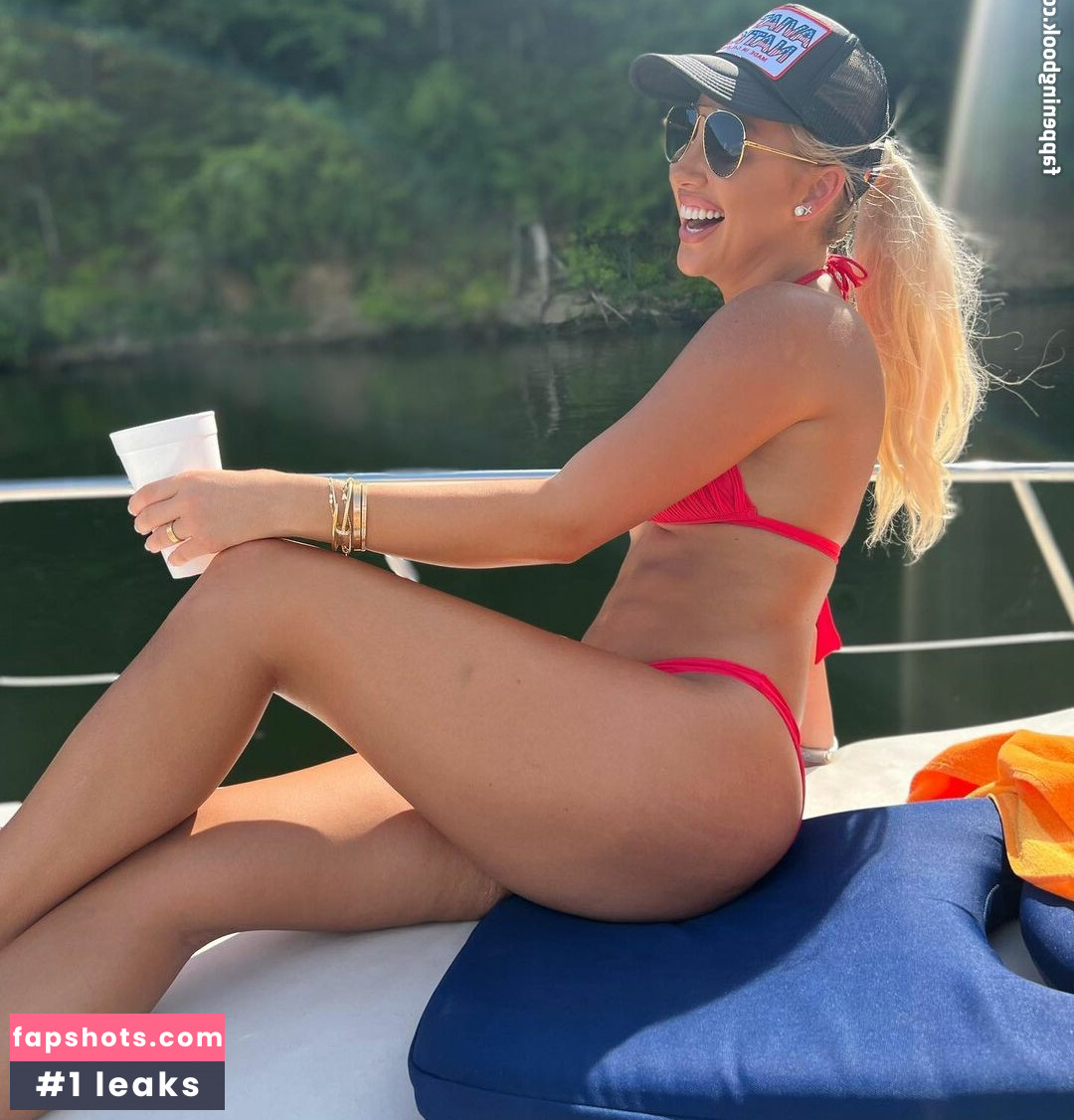 Savanna Chrisley gallery photo #14