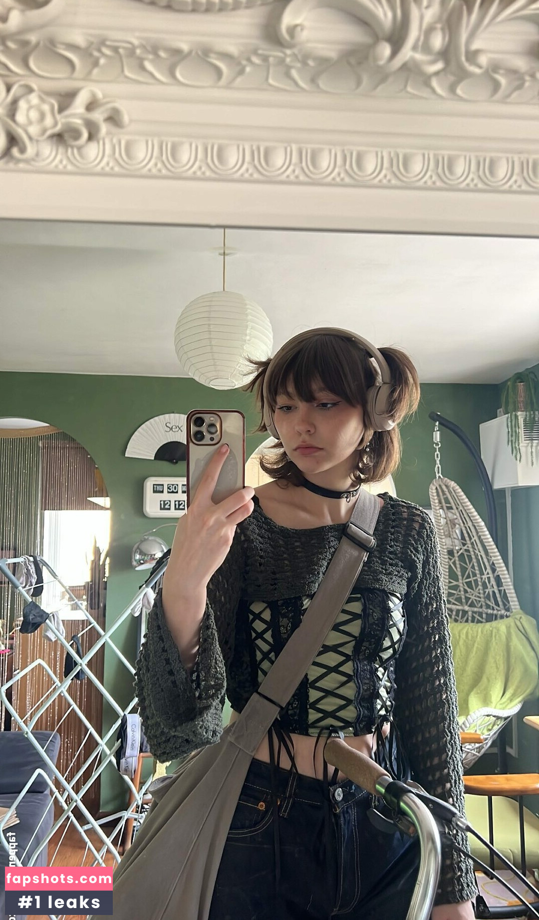 Savannah Brown gallery photo #16